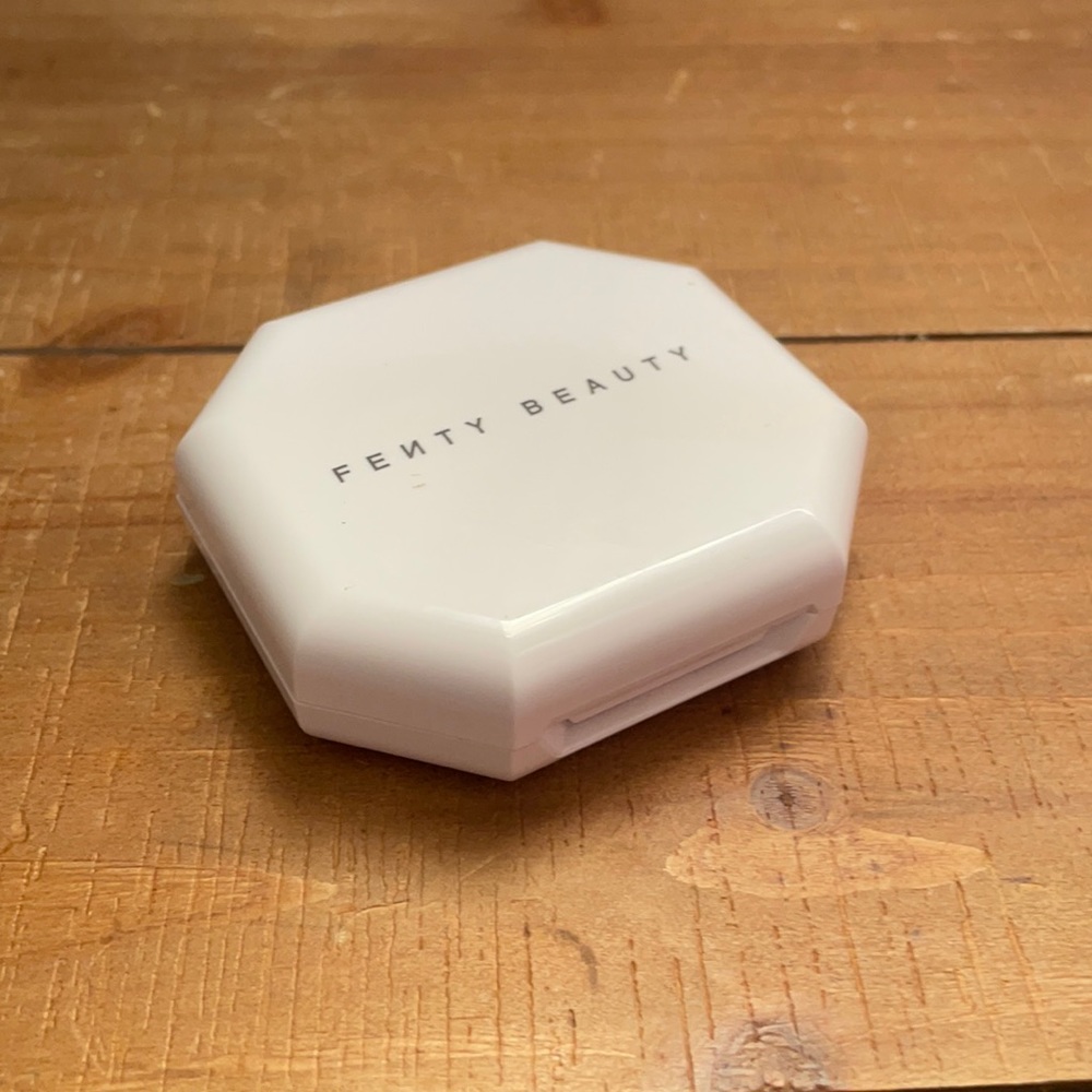 Fenty Pro Filt’r Soft Matte Powder Foundation in 150